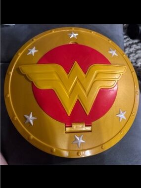Like New DC Comics Wonder Woman Shield 2015 Mattel Play Make Believe (No Discs)